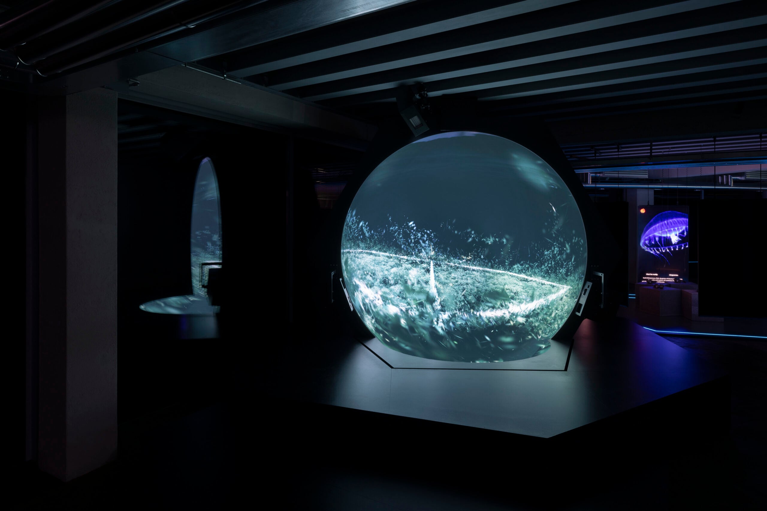 https://www.artribune.com/wp-content/uploads/2025/12/hito-steyerl-the-island-installation-view-a-osservatorio-fondazione-prada-milano-2025-1-scaled.jpg