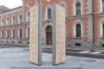 Monumenti e installazioni d’arte davanti alle carceri italiane per la fine del Giubileo. Si parte con la porta di De Lucchi a San Vittore di Milano