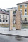 Monumenti e installazioni d&rsquo;arte davanti alle carceri italiane per la fine del Giubileo. Si parte a Milano con la porta di De Lucchi a San Vittore