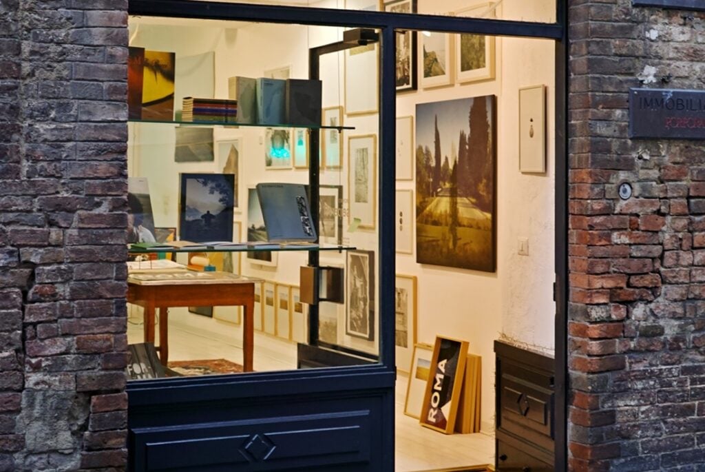 La casa editrice Seipersei apre una libreria pop-up nel centro di Siena. Fotografia, arte e musica per Natale