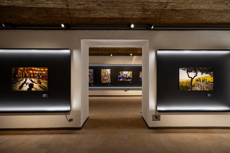 La grande mostra di Steve McCurry a Montefalco in Umbria: tra paesaggio, storia e comunit&agrave;