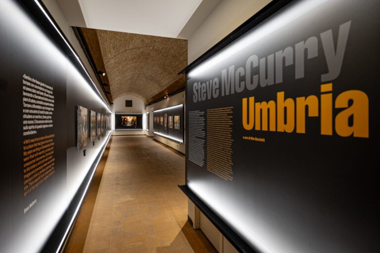 La grande mostra di Steve McCurry a Montefalco in Umbria: tra paesaggio, storia e comunit&agrave;