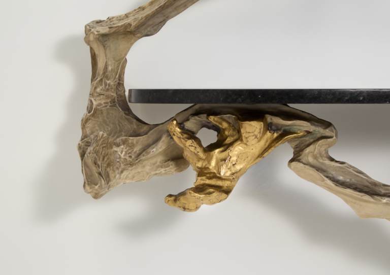 Osvaldo Borsani e Lucio Fontana, Mensola-console decorata da gruppo scultoreo. Esecuzione Arredamenti Borsani, Varedo, 1950-'51. Courtesy Il Ponte Casa d'Aste