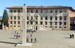 Un artista e la sua installazione monumentale che intreccia scienza e arte nel centro di Pisa