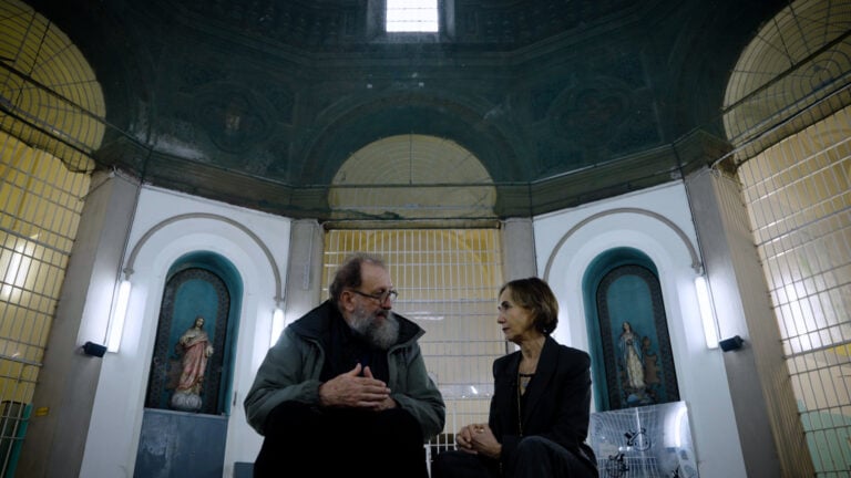 Monumenti e installazioni d&rsquo;arte davanti alle carceri italiane per la fine del Giubileo. Si parte a Milano con la porta di De Lucchi a San Vittore