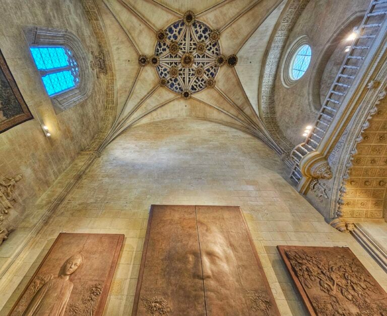 La Cattedrale di Burgos commissiona i nuovi portali a un artista contemporaneo. Ma scoppia la polemica