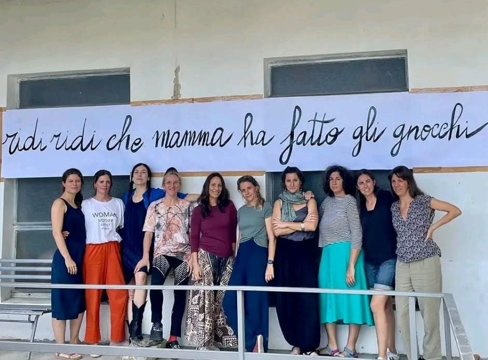 The Glorious Mothers: quando la maternità diventa atto artistico e politico 