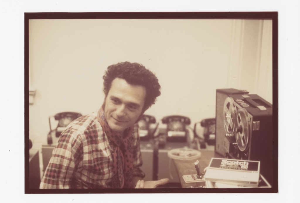 John Giorno with Dial-A-Poem. Foto di Michael McClanathan, 1970. Courtesy Giorno Poetry Systems