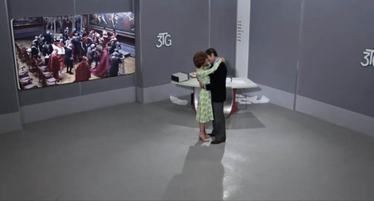 Signore e signori, buonanotte. L’irriverente film satirico che fece epoca compie 50 anni