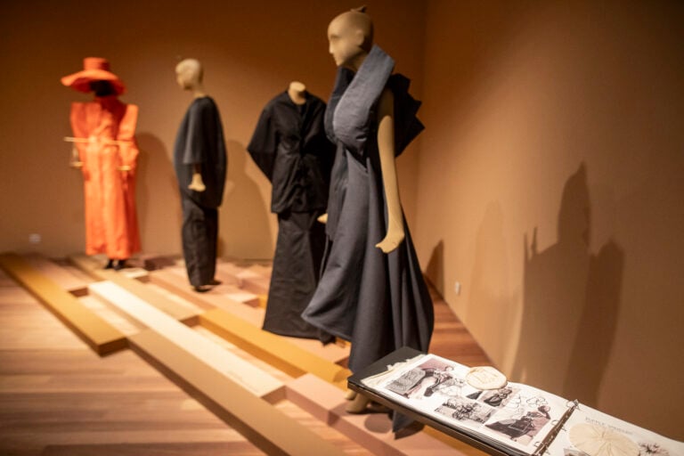 Transmissions, Museo Balenciaga Getaria, exhibition view