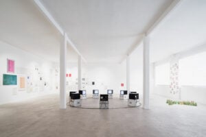 A Torino una mostra trasforma il tempo in materia rotante 