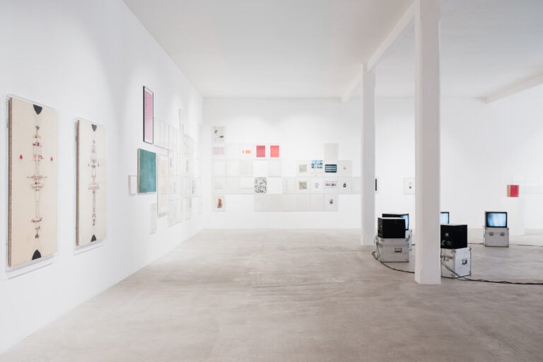 Turntable, Boetti con Carron e Monk, Installation view, Noire Gallery a Torino