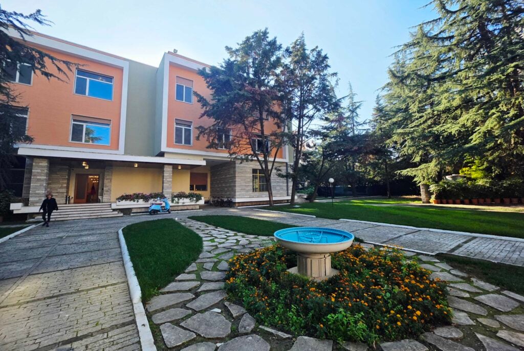 Vila 31 - Art Explora - Tirana, giardini esterni