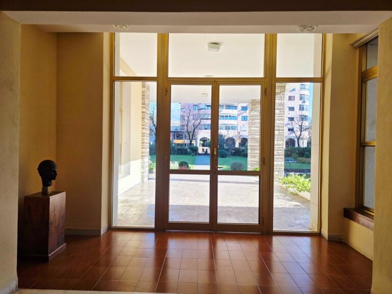 Vila 31 - Art Explora - Tirana, vetrate e luminosità