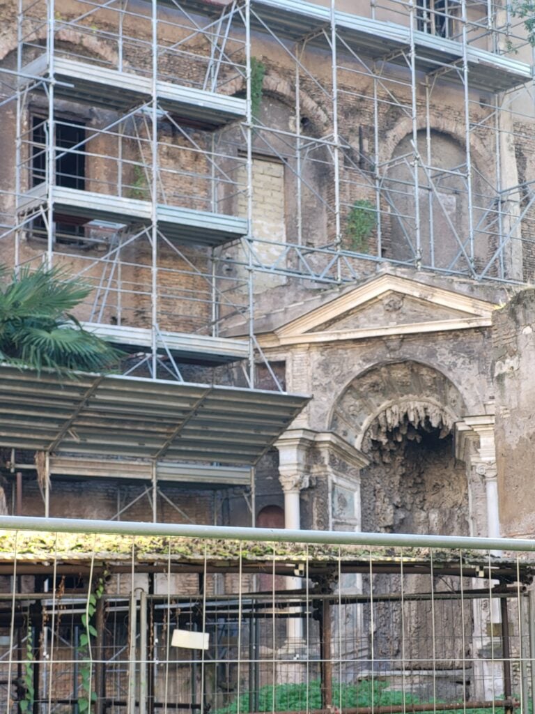 Villa Silvestri Rivaldi, primo cortile