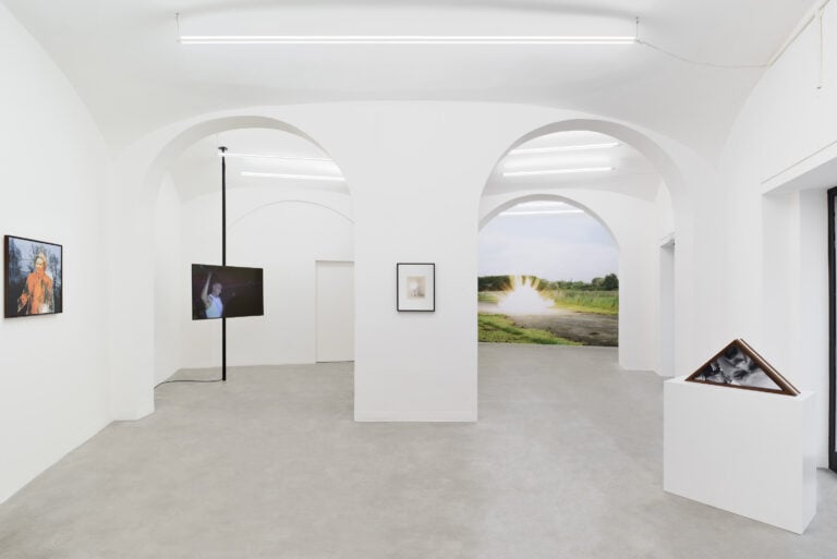 Installation View, In Plain Sight. Photography: Power and Public Space in Britain, 2025, exhibition view, Matèria, Roma. Courtesy Matèria, Roma. Photo by Roberto Apa