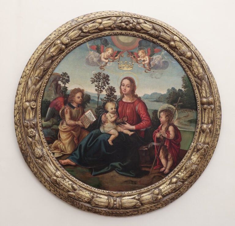 Raffaellino del Garbo, Vergine col Bambino incoronata da due angeli tra san Giovanni Battista e un angelo che regge un libro