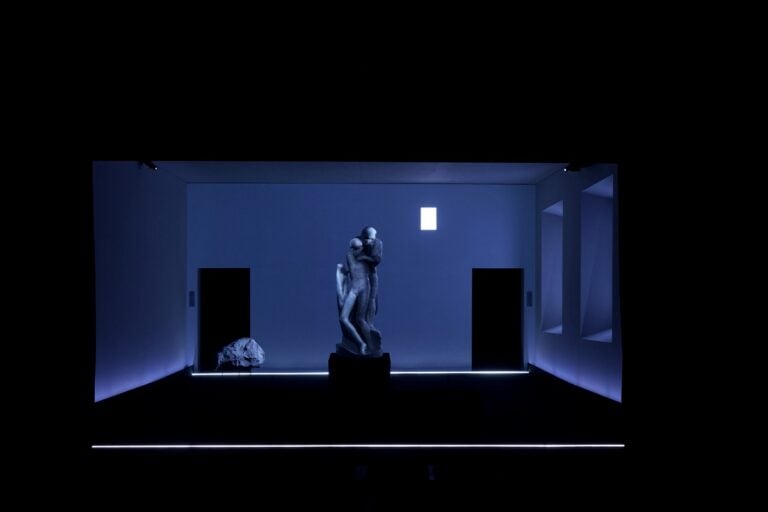 Robert Wilsno_Mother Progetto_Change Performing Arts curatore_Franco Laera in collaborazione con Comune di Milano / Musei del Castello Sforzesco con la partecipazione di Eesti Kontsert, Ensemble musicale Vox Clamantis RW Work &ndash; The Robert M. Wilson Irrevocable Trust &ndash; The Robert Wilson Arts Foundation MAXXI Roma Dicembre 2025 &copy; Luis do Rosario