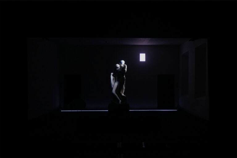 Robert Wilsno_Mother Progetto_Change Performing Arts curatore_Franco Laera in collaborazione con Comune di Milano / Musei del Castello Sforzesco con la partecipazione di Eesti Kontsert, Ensemble musicale Vox Clamantis RW Work &ndash; The Robert M. Wilson Irrevocable Trust &ndash; The Robert Wilson Arts Foundation MAXXI Roma Dicembre 2025 &copy; Luis do Rosario