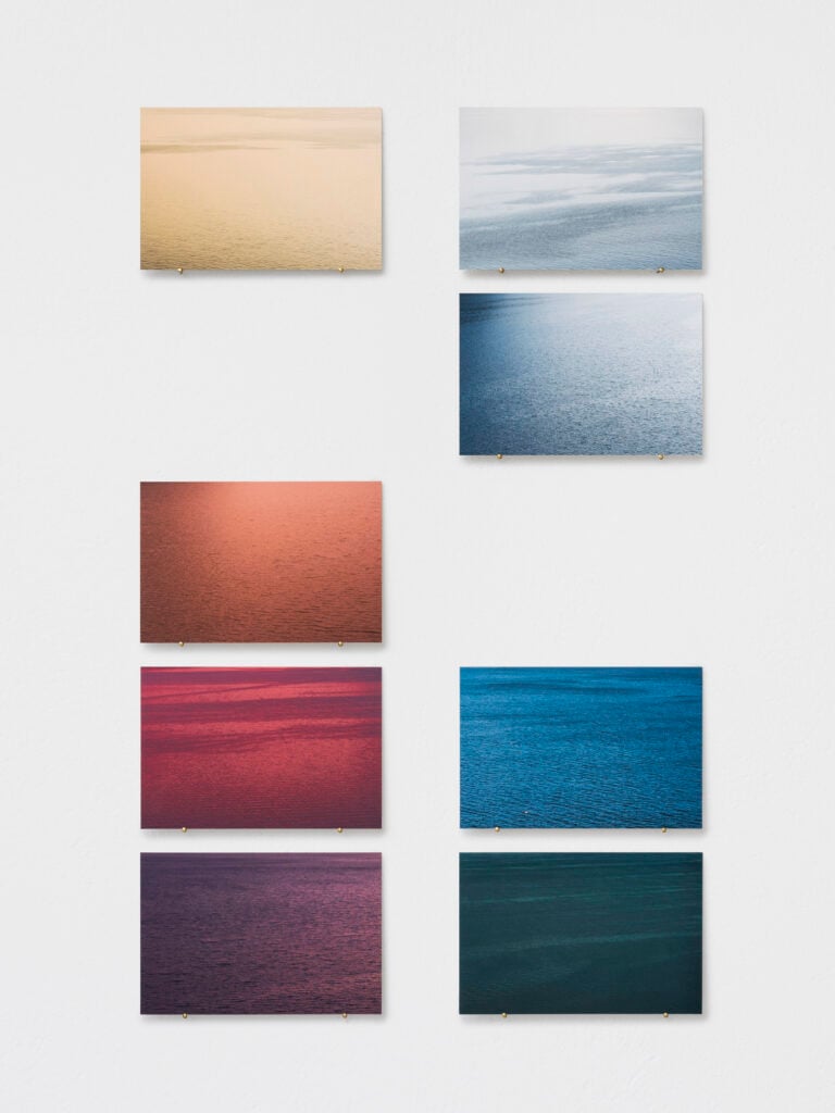 Cosimo Filippini, Lago Pantone, 2018 otto stampe inkjet su carta cotone e dibond, chiodi 112 x 70 cm