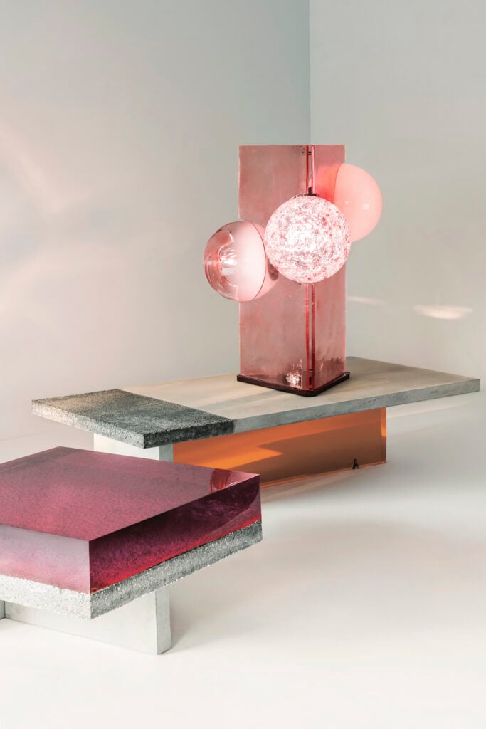 Salone Raritas Draga e Aurel Cava, coffee table Soffio, lampada da tavolo &copy;Federica Lissoni