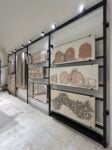 Galleria dei mosaici, rastrelliere per la sistemazione visibile delle lastre di mosaico