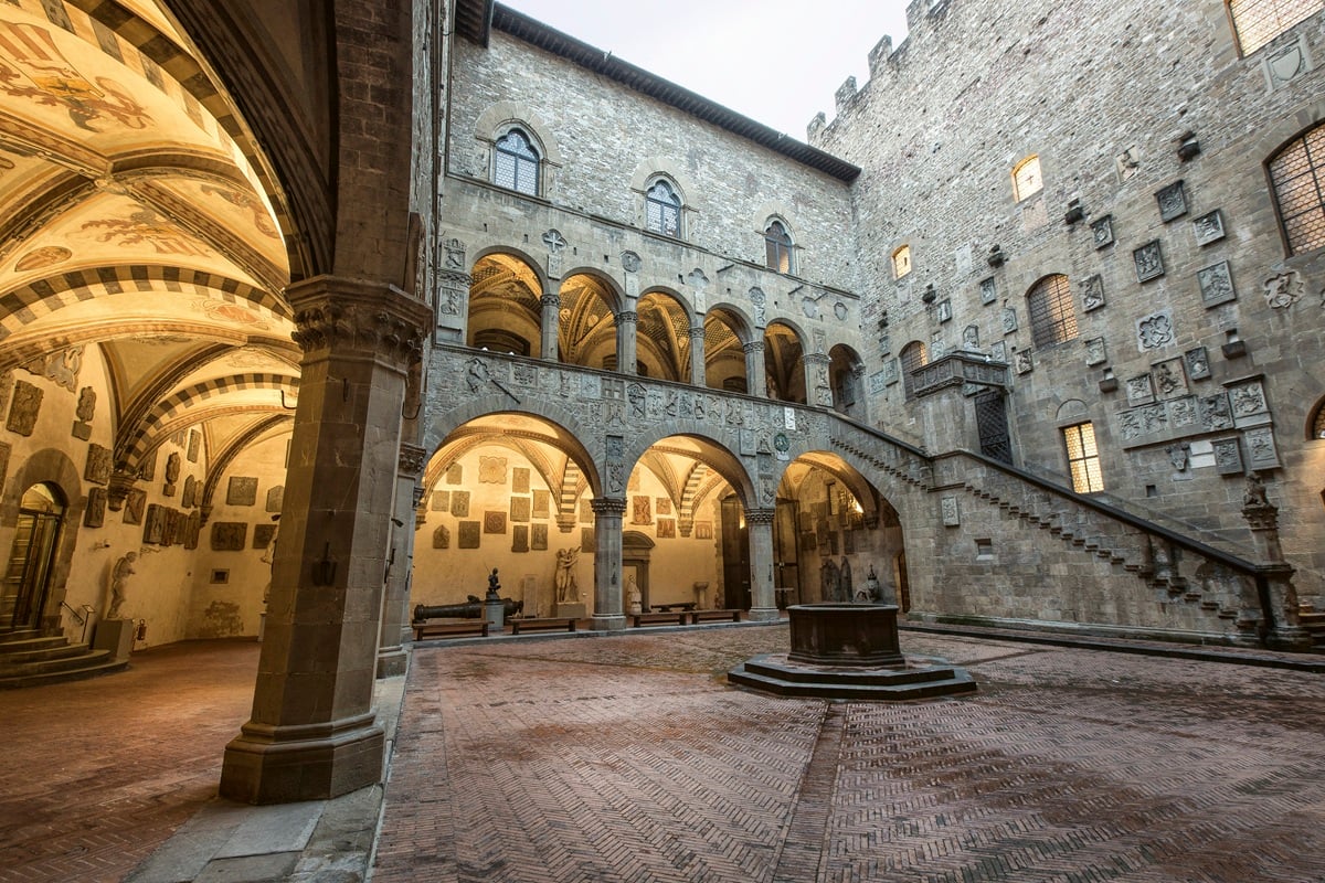 https://www.artribune.com/wp-content/uploads/2026/01/10-museo-nazionale-del-bargello-cortilegalleria-dellaccademia-di-firenze-e-musei-del-bargello.jpg