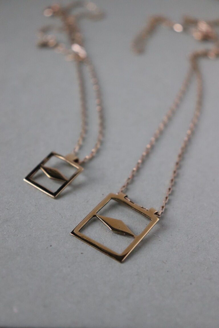 La designer che fa gioielli ispirati ai dettagli dei palazzi milanesi degli Anni Trenta