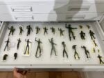 Cassettiere per la conservazione visibile dei reperti di piccole dimensioni nella sala "biblioteca di oggetti". In foto i bronzetti preromani dalle collezioni storiche M A N Marche
