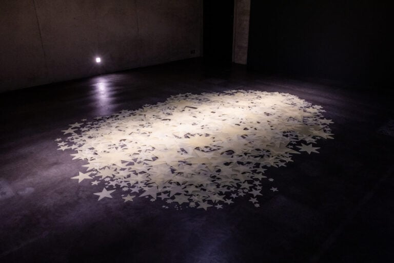 Shilpa Gupta, We last met in the mirror, &copy; Shilpa Gupta, Kunsthalle St. Annen, L&uuml;beck, Foto Photo: Andr&eacute; Leisner