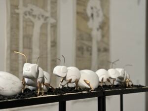 A Roma c’è una mostra che celebra la natura nel cuore del parco di Villa Borghese 