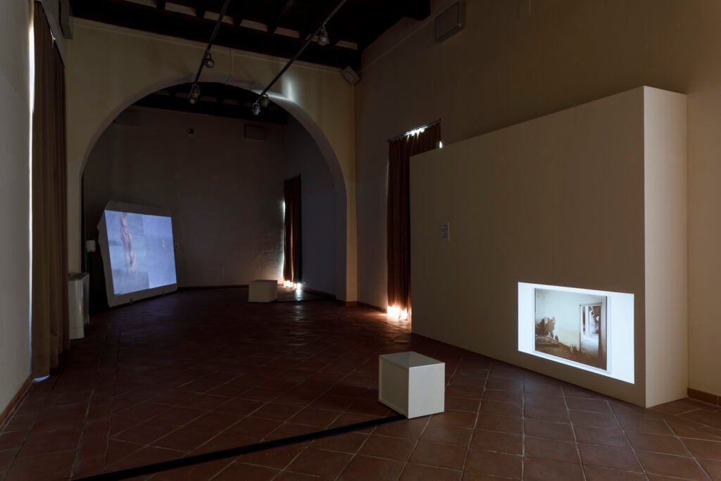Eleonora Roaro, LA NUBE, installation view at mudaC, Carrara, 2025. Courtesy MudaC