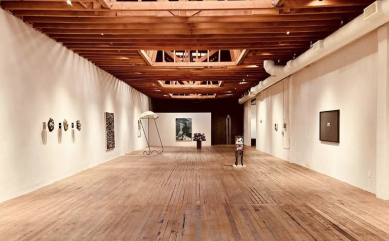 Un collezionista lancia un nuovo modello di fiera a Los Angeles: è tutto gratis