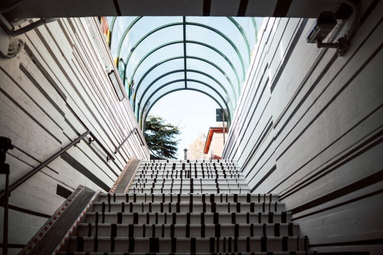 Esther Stocker, installazione pittorica per il sottopasso di Via Canestrini, a Trento. Ph. EmmaBonvecchio, 2026
