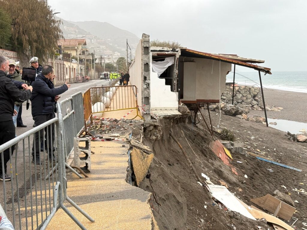 Il dilazionismo climatico: il ciclone Harry e quella lezione che nessuno vuole imparare