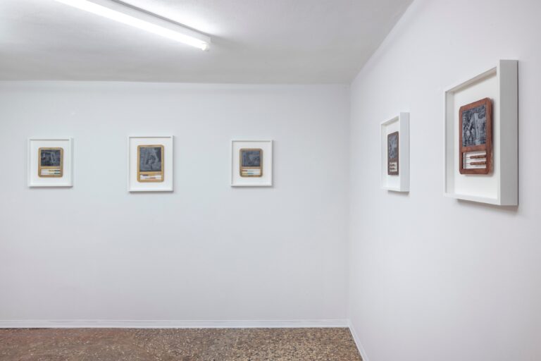 La mostra di Andrea Mastrovito, Quando il cielo finisce, nella nuova sede di Galleria Michela Rizzo a Palazzo Palumbo Fossati a Venezia