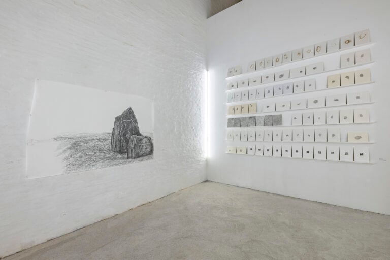 La mostra Boulder da Galleria Michela Rizzo alla Giudecca