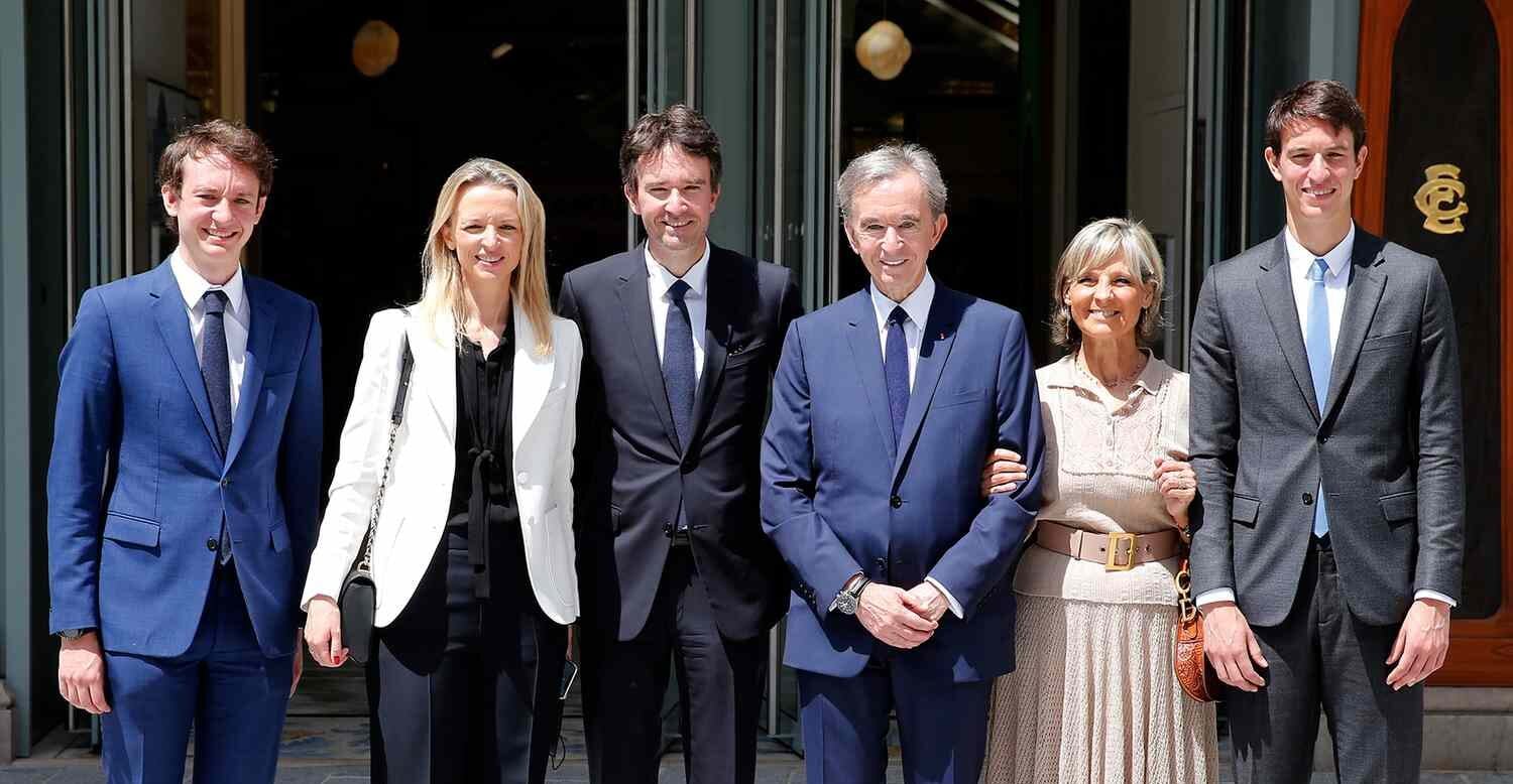https://www.artribune.com/wp-content/uploads/2026/01/la-famiglia-arnault-e1768125516559.jpeg