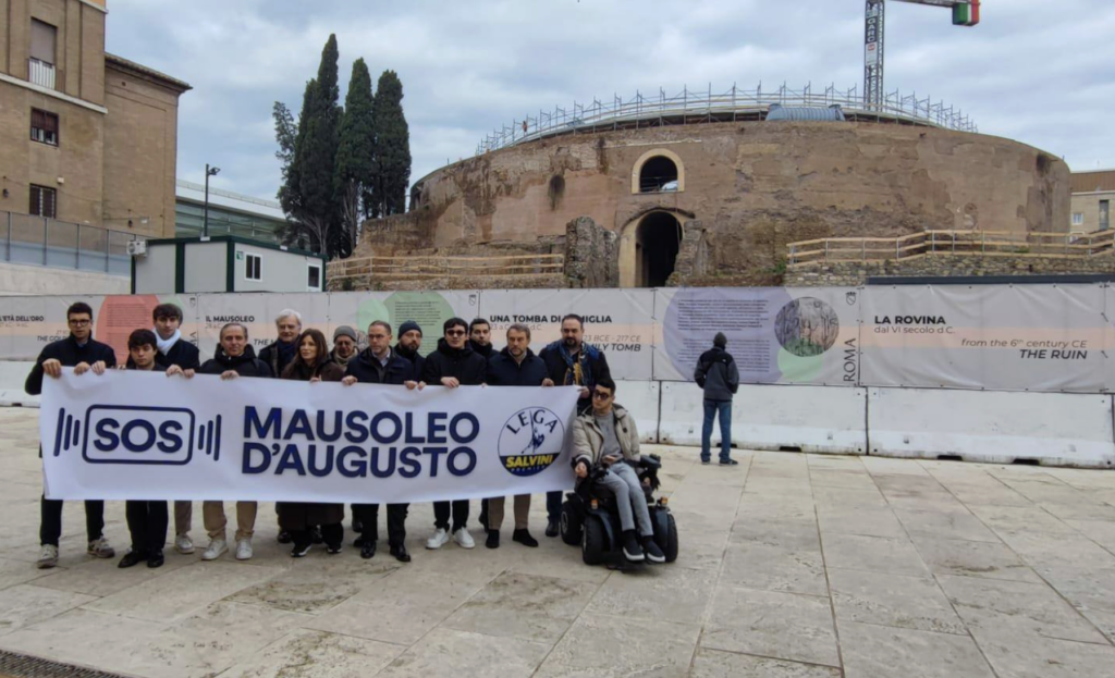 Sono stati giustamente abbattuti i cipressi del Mausoleo di Augusto (ma a Roma polemiche da mesi)