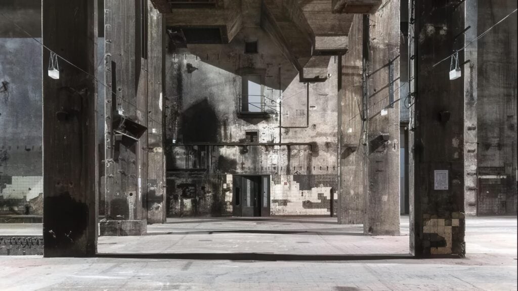 Mito, materia e coscienza nella mostra di Pierre Huyghe a Berlino 