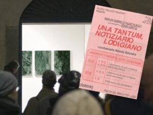 Un laboratorio effimero di editoria tenuto da un artista. Succede in una piazza di Lodi