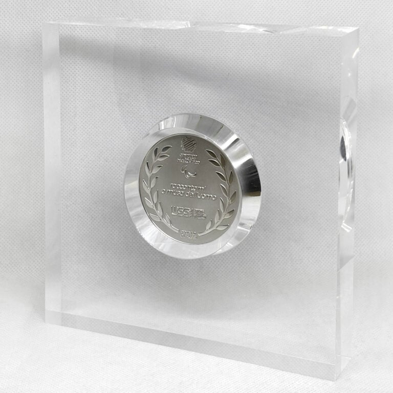 Medaglia Raccontami CIP USSI loghi by Fulvio Morella &copy;Francesca Piovesan, Courtesy artista, Cramum, CIP e USSI