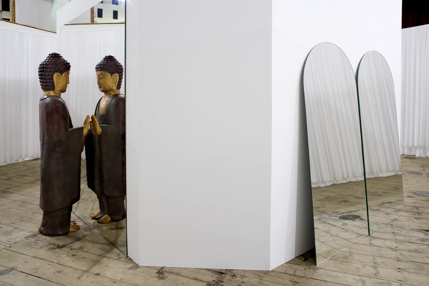 https://www.artribune.com/wp-content/uploads/2026/01/michelangelo-pistoletto-il-tempo-del-giudizio-2009-installation-view-galleria-continua-san-gimignano-photo-e-bialkowskapng.webp