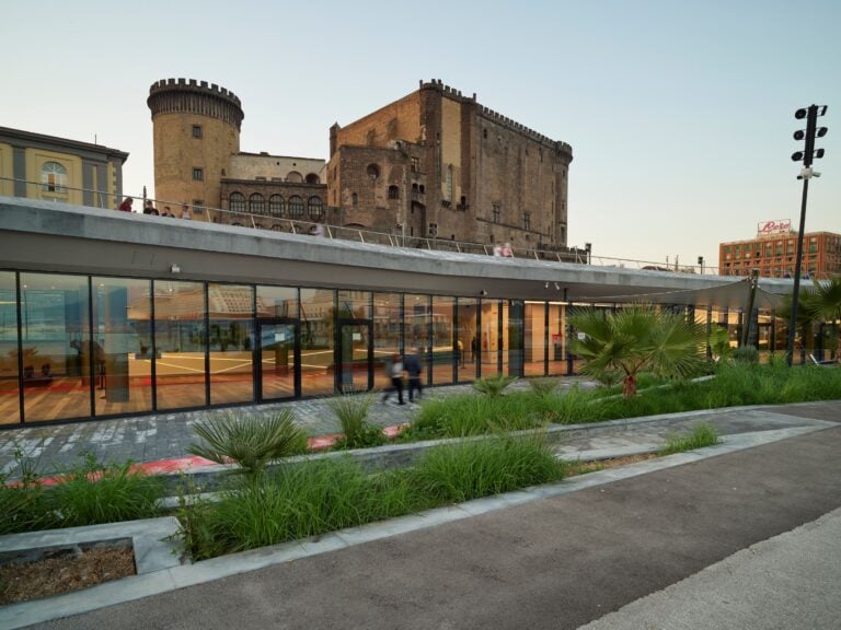 Napoli Stazione Marittima del Molo Beverello. Photo Fabrizio Capolei