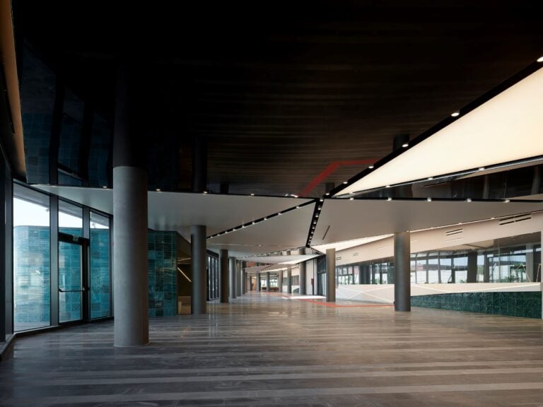 Napoli Stazione Marittima del Molo Beverello. Photo Fabrizio Capolei