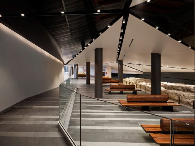 Napoli Stazione Marittima del Molo Beverello. Photo Fabrizio Capolei