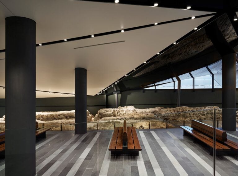 Napoli Stazione Marittima del Molo Beverello. Photo Fabrizio Capolei