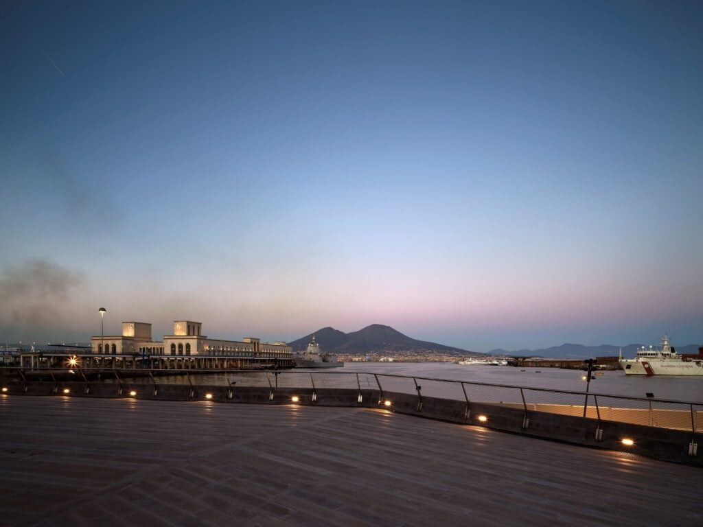 Napoli Stazione Marittima del Molo Beverello. Photo Fabrizio Capolei