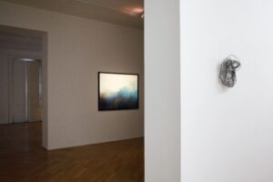 A Napoli c’è una mostra che vuole mettere in crisi il modo di percepire il presente