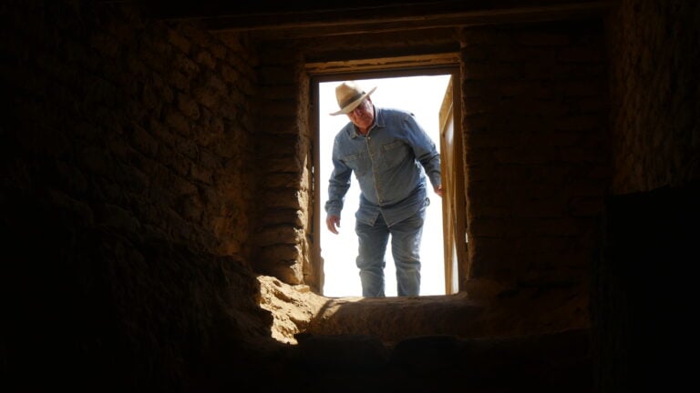 Il film &ldquo;The Man with the Hat" dedicato a Zahi Hawass